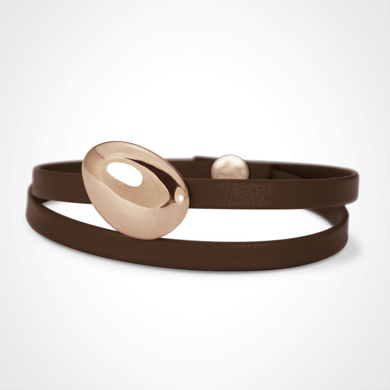 Bracelet galet medium Classic LA PLAIA en or rose 750 millièmes sur bracelet cuir chocolat.