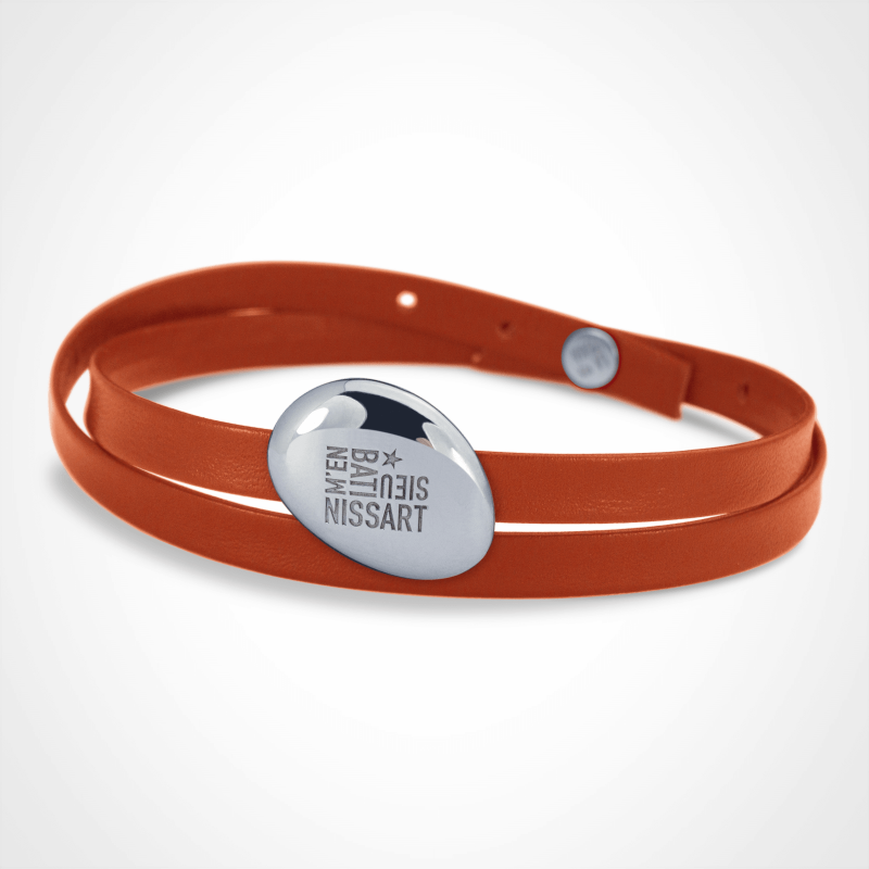 Bracelet galet extra-large M'en bati sieu Nissart LA PLAIA en argent 925 millièmes rhodié sur bracelet cuir mandarine.